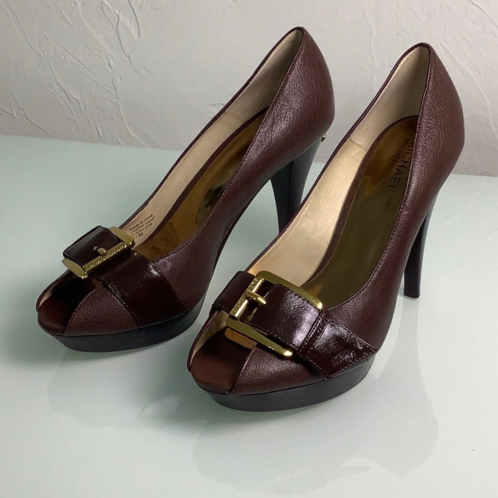 Michael Kors gold buckle Peep toe platform stilettos leather heels SZ 8.5 M EUC